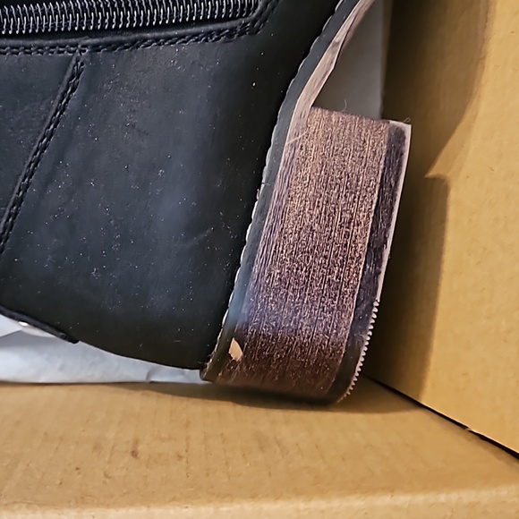 NWT heeled black boots. size 7 - Picture 5 of 6